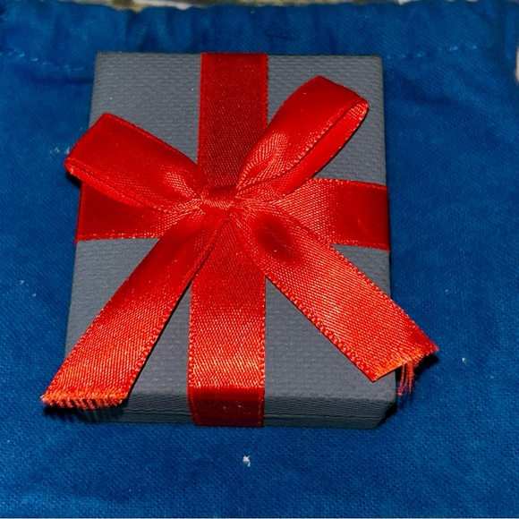 NIB Sterling Silver 1/10 Carat Diamonds Square Stud Earrings - Picture 7 of 8